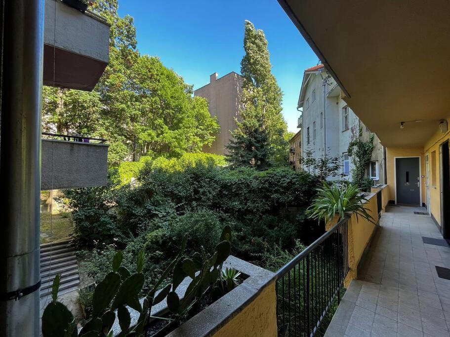 Renovated Stylish Flat At The Castle&Metro Apartment Budapest Exterior photo